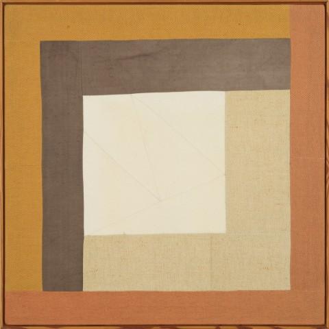 Sosnowski Kajetan - Obraz szyty [beżowo-brązowy], 1980-82, bawełna-len, 74x74, z cyklu układy równowartościowe (Kopiowanie).jpg